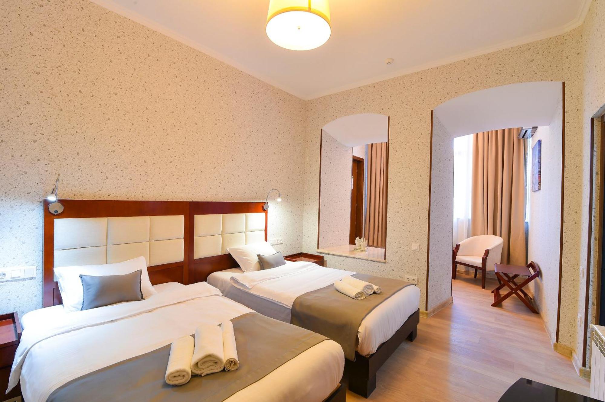 Kraveli Hotel Тбілісі Екстер'єр фото