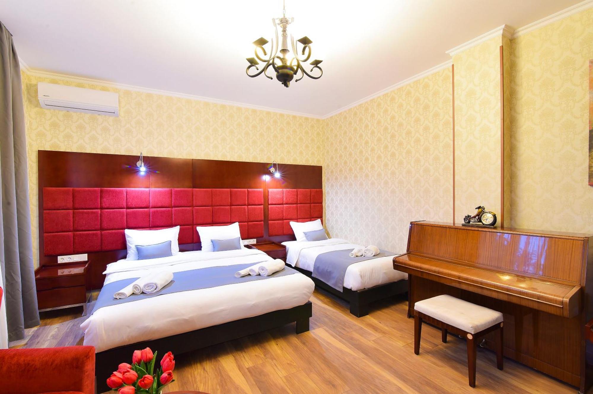 Kraveli Hotel Тбілісі Екстер'єр фото