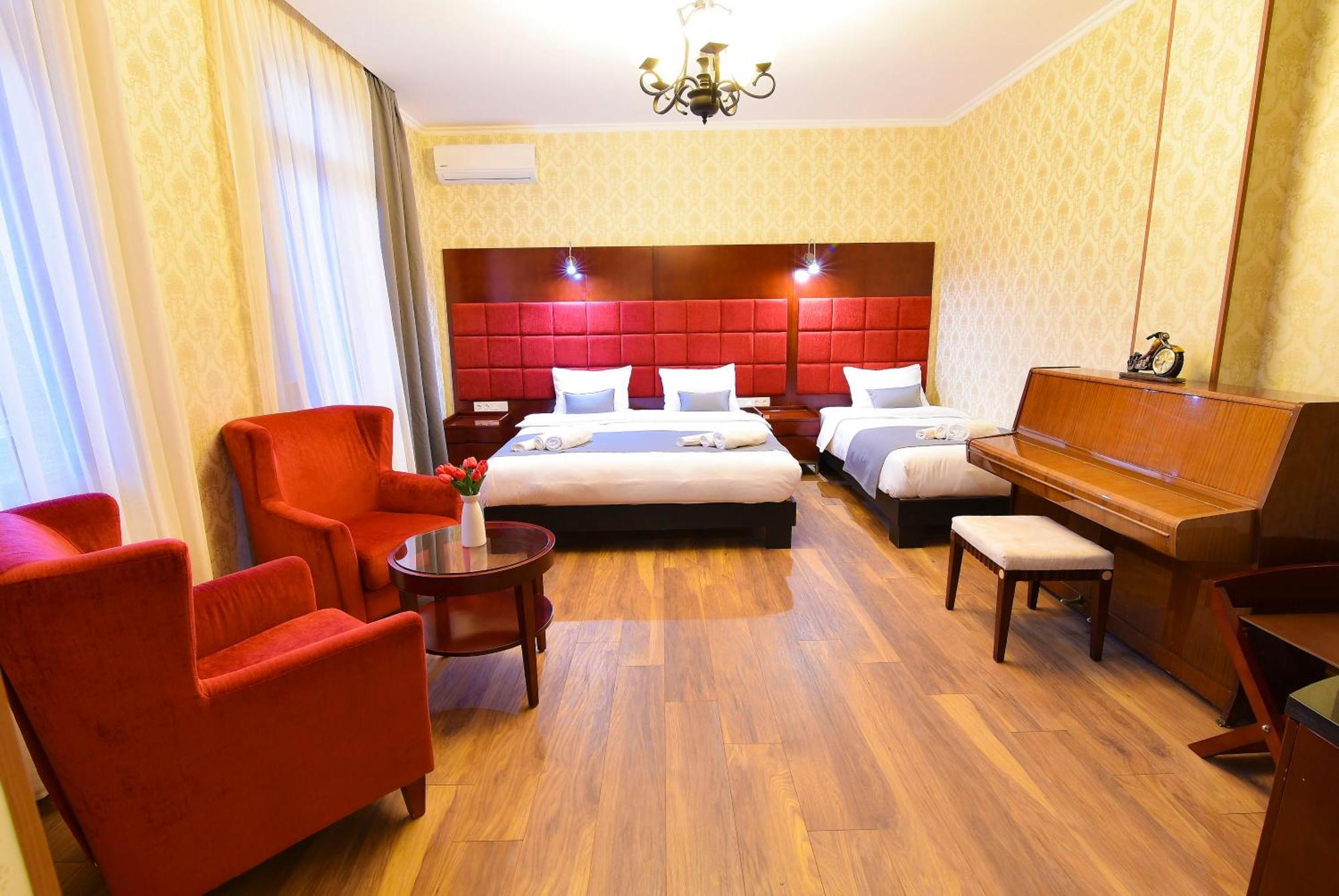 Kraveli Hotel Тбілісі Екстер'єр фото