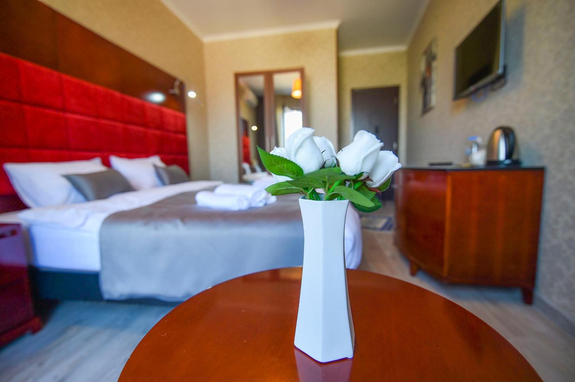 Kraveli Hotel Тбілісі Екстер'єр фото