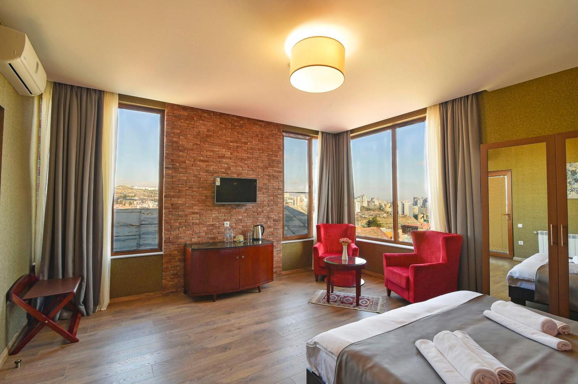 Kraveli Hotel Тбілісі Екстер'єр фото
