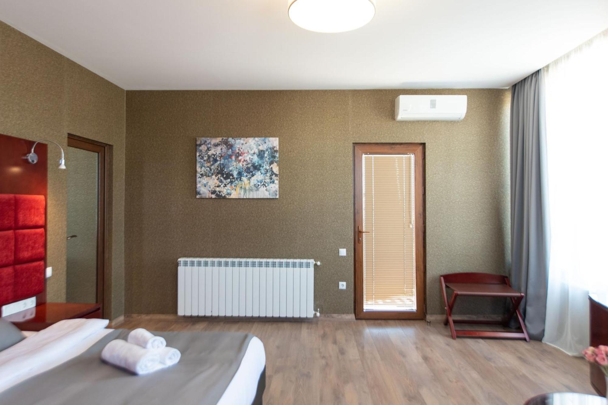 Kraveli Hotel Тбілісі Екстер'єр фото