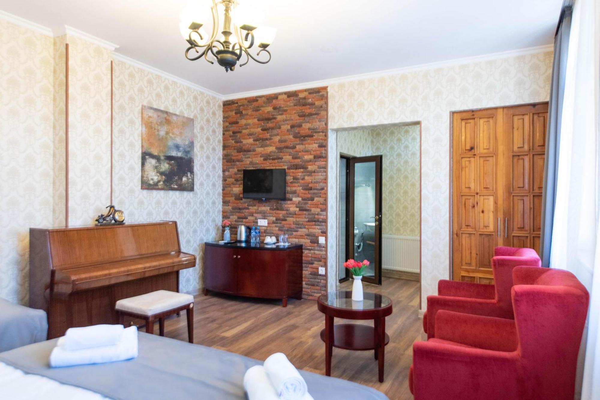 Kraveli Hotel Тбілісі Екстер'єр фото
