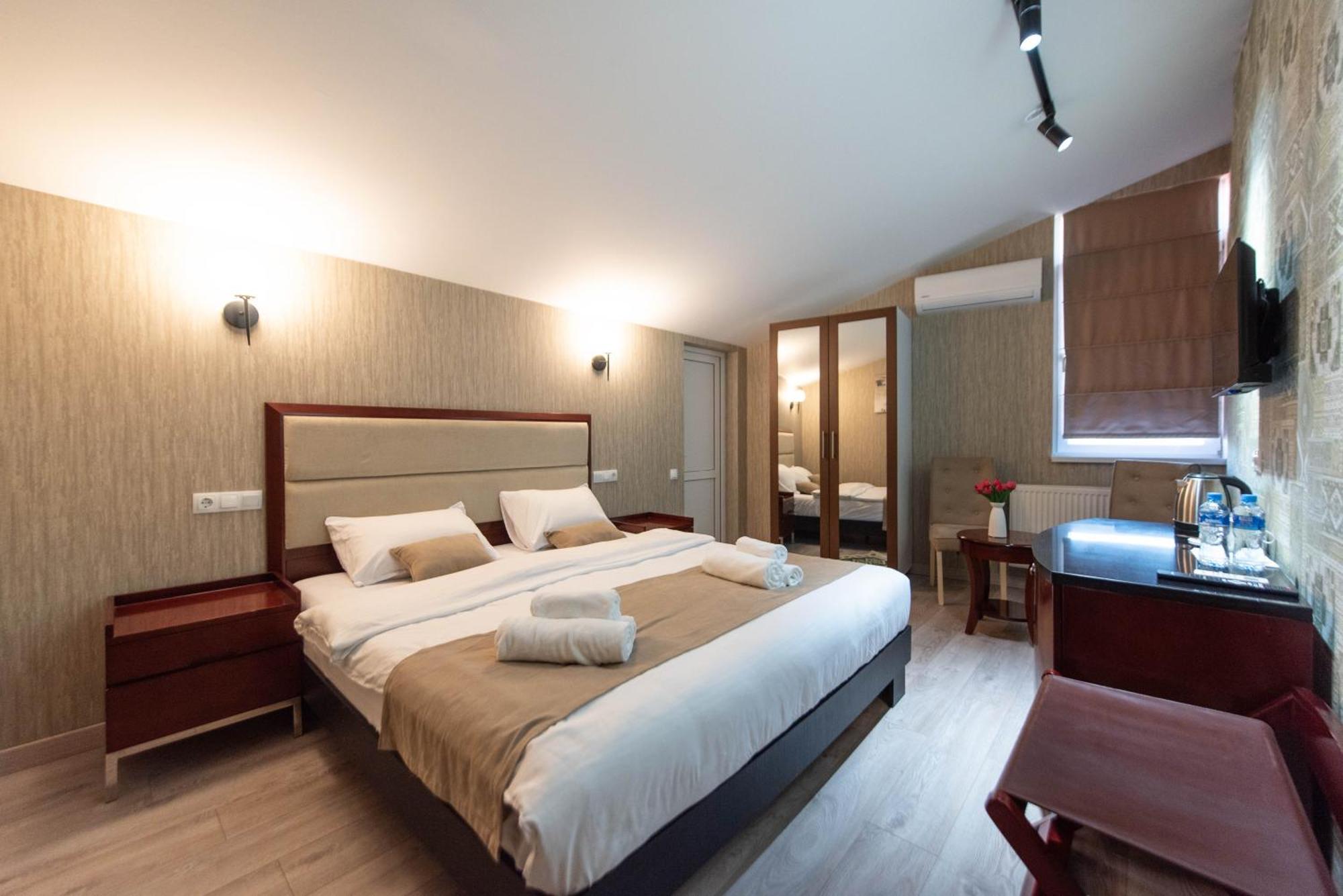 Kraveli Hotel Тбілісі Екстер'єр фото