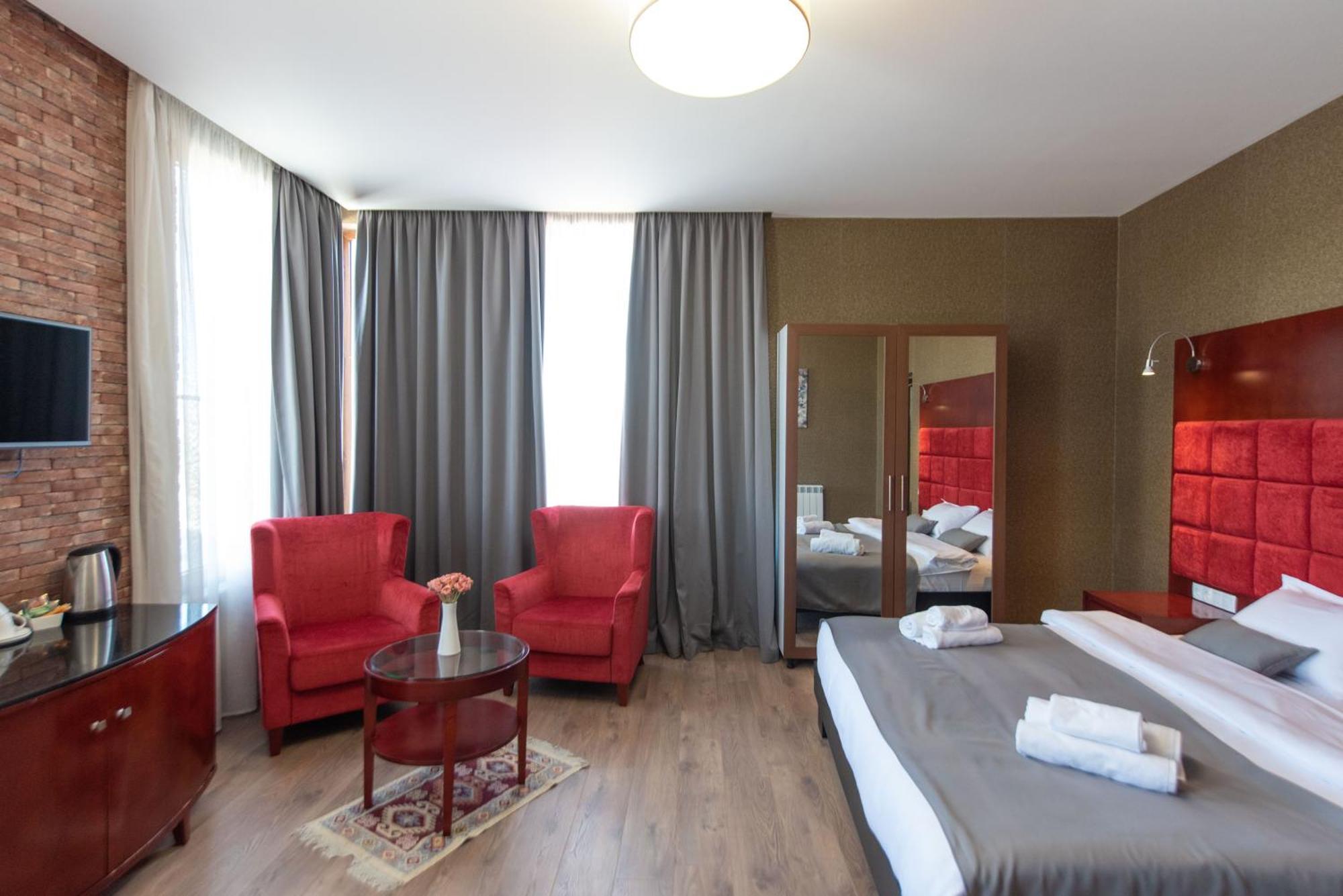 Kraveli Hotel Тбілісі Екстер'єр фото