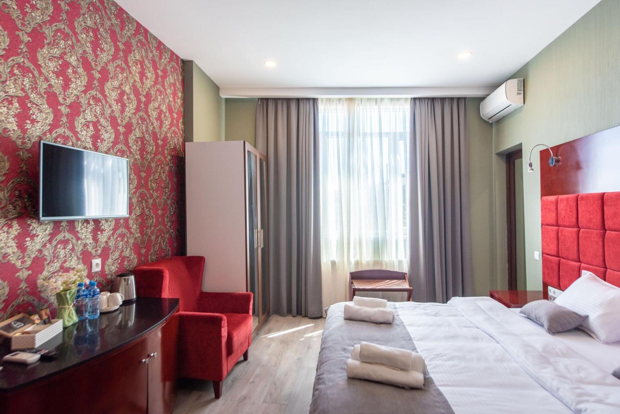 Kraveli Hotel Тбілісі Екстер'єр фото