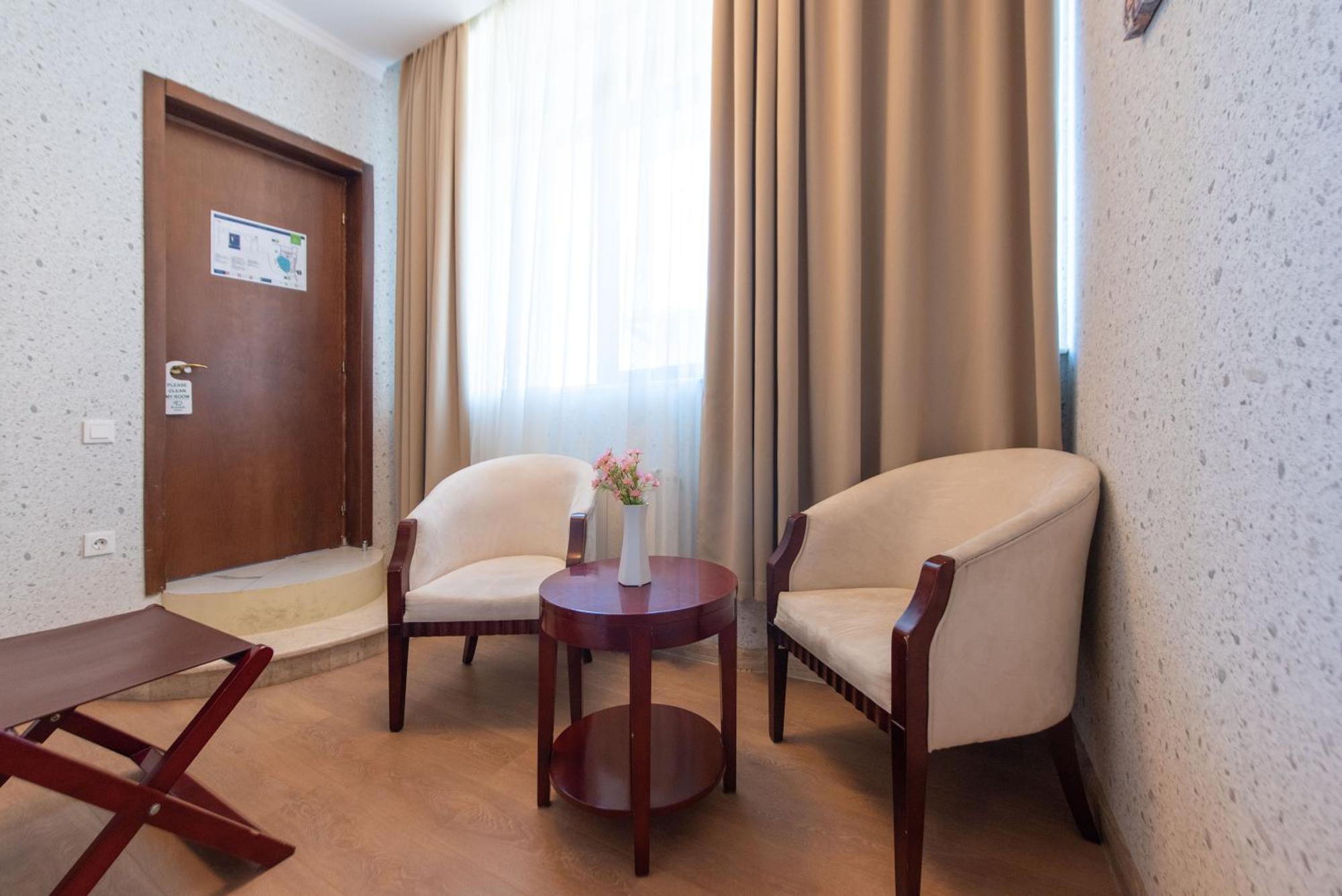 Kraveli Hotel Тбілісі Екстер'єр фото
