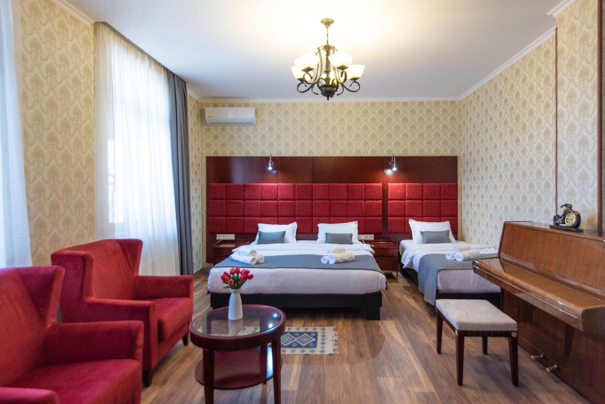 Kraveli Hotel Тбілісі Екстер'єр фото