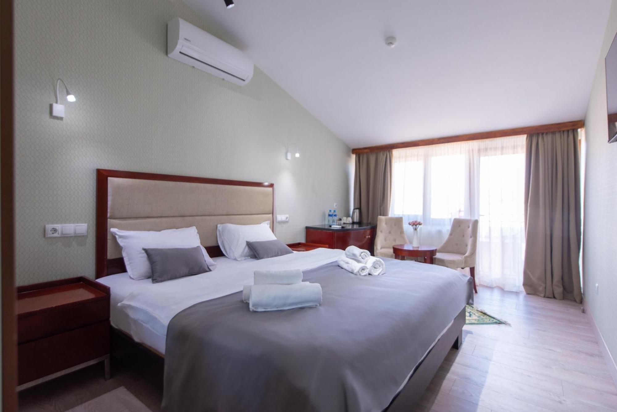 Kraveli Hotel Тбілісі Екстер'єр фото