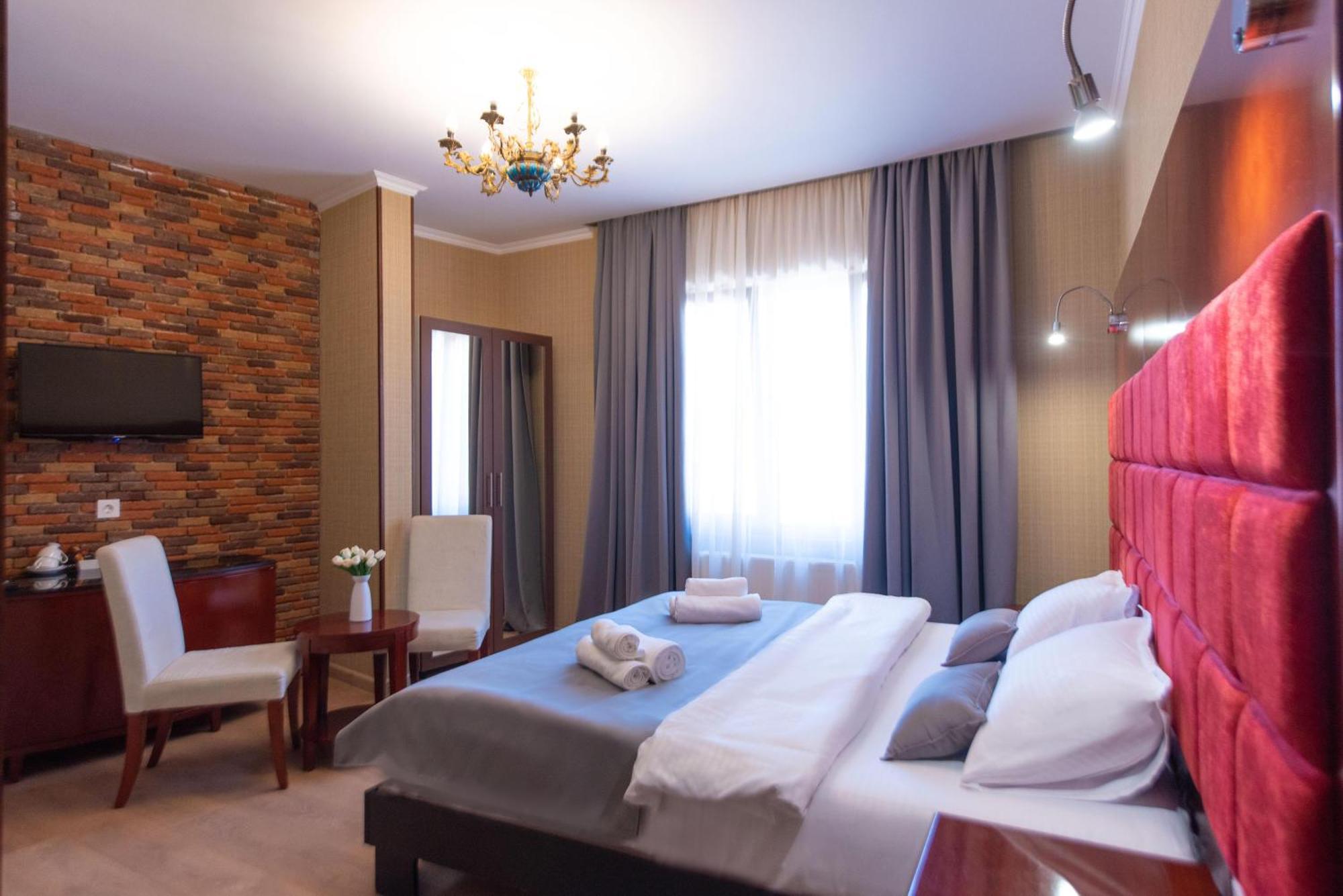 Kraveli Hotel Тбілісі Екстер'єр фото
